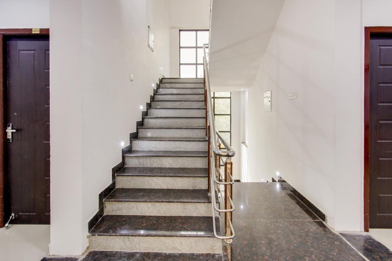 Oyo 69625 Mayuraa Residency Hotel Kumbakonam Buitenkant foto